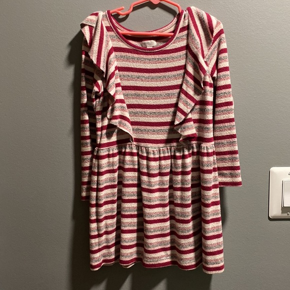 “WORN ONCE” GIRLS DRESS SIZE 4! IN GOOD CONDITION! SMOKE FREE HOME! - Picture 3 of 4